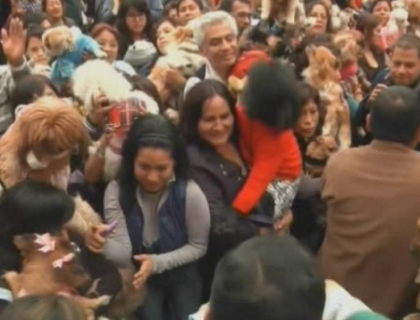 In Peru nu doar copiii, ci si animalele sunt botezate! Misiunea mai putin obisnuita pentru preoti