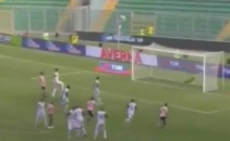 Gol senzational in Serie A! Fabrizio Miccoli a inscris fantastic de la centrul terenului Gol senzational in Serie A! Fabrizio Miccoli a inscris fantastic de la centrul terenului