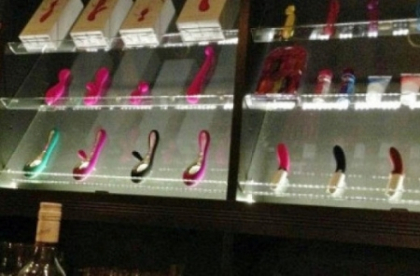 "Interzis barbatilor". Nicio femeie nu pleaca nesatisfacuta din acest bar. De ce este UNIC in lume "Interzis barbatilor". Nicio femeie nu pleaca nesatisfacuta din acest bar. De ce este UNIC in lume