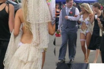 Cele mai penibile rochii de mireasa. Aceste femei nu au stiut unde sa se opreasca. FOTO Cele mai penibile rochii de mireasa. Aceste femei nu au stiut unde sa se opreasca. FOTO