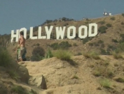 Hollywood-ul a prins culori, la propriu! Celebra inscriptie a fost vopsita dupa 35 de ani Hollywood-ul a prins culori, la propriu! Celebra inscriptie a fost vopsita dupa 35 de ani