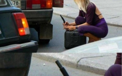 Imaginea de care a ras tot internetul, explicata stiintific. O blonda, o tigara si benzina