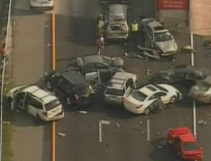 47 de masini s-au ciocnit in lant pe o autostrada din Florida! 50 de oameni au fost raniti