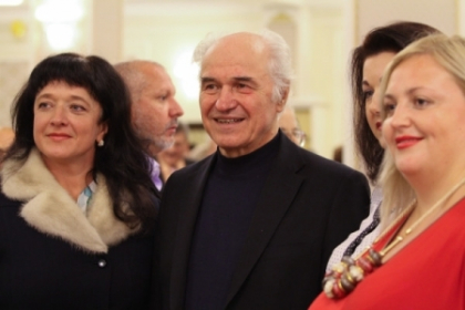 A intarziat la propria petrecere! Chirtoaca, asteptat in jur de o ora de catre invitatii sai - FOTO A intarziat la propria petrecere! Chirtoaca, asteptat in jur de o ora de catre invitatii sai - FOTO