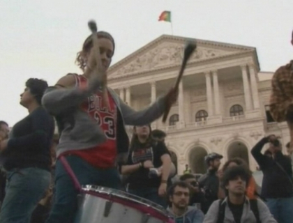 Proteste de amploare in Portugalia! Mii de oameni au iesit in strada ca sa conteste bugetul