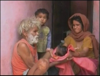 Un barbat din India a devenit tata la varsta de 96 de ani! Si asta nu e tot...