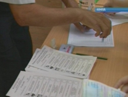 CEC a decis: Comunistii care au ca simbol secera si ciocanul nu pot fi admisi in cursa electorala CEC a decis: Comunistii care au ca simbol secera si ciocanul nu pot fi admisi in cursa electorala