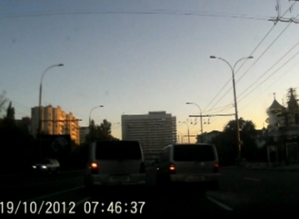 3 incalcari pe minut. Pe strada Ciuflea nu exista reguli in trafic. Dovada o vezi in VIDEO 3 incalcari pe minut. Pe strada Ciuflea nu exista reguli in trafic. Dovada o vezi in VIDEO