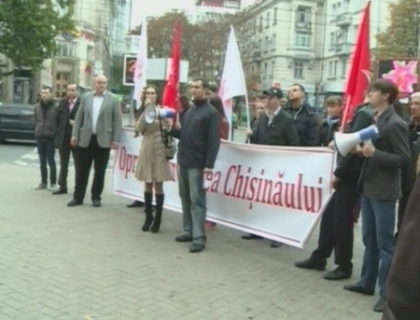 Protest la Primarie! Activisti si membrii ai Partidului Socialist au cerut demisia lui Chirtoaca! Vezi de ce
