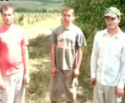 Prinsi la furat struguri! Nu ti-ai fi imaginat vreodata cum au fost pedepsiti acesti tineri. VIDEO Prinsi la furat struguri! Nu ti-ai fi imaginat vreodata cum au fost pedepsiti acesti tineri. VIDEO