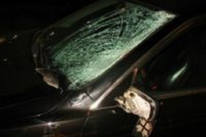 Un barbat din Bacioi a murit dupa ce a fost luat pe capota unui BMW Un barbat din Bacioi a murit dupa ce a fost luat pe capota unui BMW