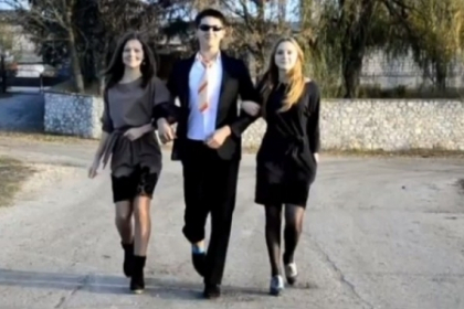 Te spargi de ras! Cum au parodiat moldovenii videoclipul Gangam Style - VIDEO Te spargi de ras! Cum au parodiat moldovenii videoclipul Gangam Style - VIDEO