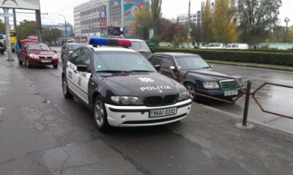 Inspectorul rutier care a parcat neregulamentar la Buiucani, sanctionat Inspectorul rutier care a parcat neregulamentar la Buiucani, sanctionat