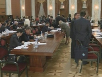 Comunistii acuza: Lupu sta pe facebook in timpul sedintelor Parlamentului. Reactia speaker-ului