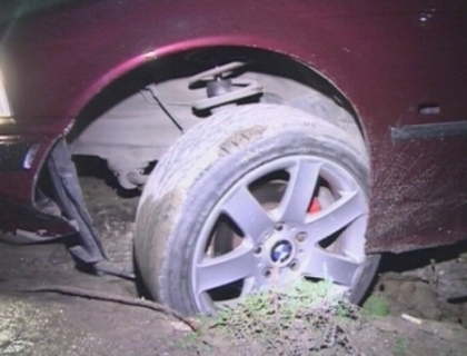 Se surpa asfaltul in Chisinau! Un sofer a ramas BLOCAT intr-o groapa URIASA aparuta pe sosea Se surpa asfaltul in Chisinau! Un sofer a ramas BLOCAT intr-o groapa URIASA aparuta pe sosea