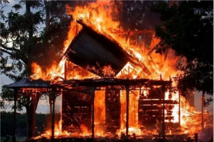 Ziua incendiilor! Trei barbati au murit dupa ce casele in care locuiau au luat foc