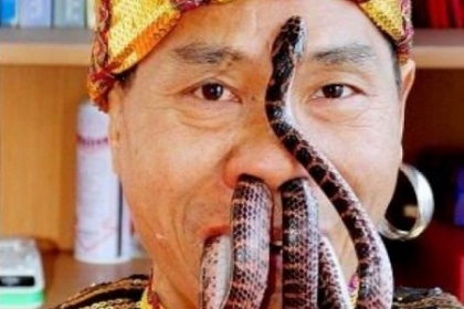O imagine greu de privit. Un chinez socheaza o lume intreaga