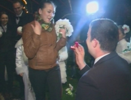 Si-a amagit iubita pentru a-i face surpriza vietii! Ce a pregatit tanarul e demn de Hollywood Si-a amagit iubita pentru a-i face surpriza vietii! Ce a pregatit tanarul e demn de Hollywood