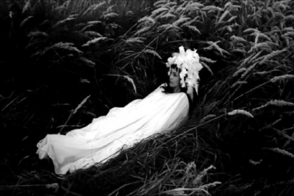 Ii va cuceri sau nu pe romani? O moldoveanca a lansat un altfel de videoclip in Romania