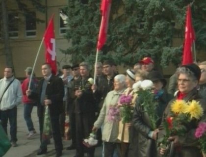Comemoarea Revolutiei din Octombrie, transformata in protest: Cei din Alianta sunt niste mafioti!