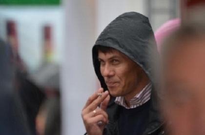 Ministrul Justitiei, sacait de colegi si familie sa lase fumatul, de ziua lui de nastere. Oleg, lasa fumatul!