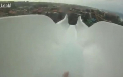 Cel mai inalt tobogan cu apa din lume. Cum este sa parcurgi 14 etaje in 4 secunde. VIDEO