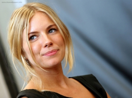 Complet dezbracata in a noua luna de sarcina! Fotografia cu Sienna Miller care a socat fanii