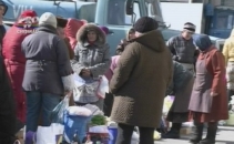 Din strada in cort. Asa va rezolva Administratia Pietei Centrale problema celor care vand lactate pe trotuare Din strada in cort. Asa va rezolva Administratia Pietei Centrale problema celor care vand lactate pe trotuare