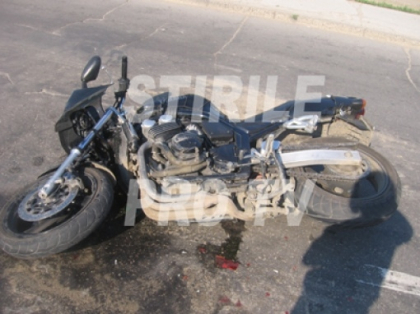 FOTO. Drogat la volan, a lovit in plin o Toyota! Ce risca motociclistul FOTO. Drogat la volan, a lovit in plin o Toyota! Ce risca motociclistul