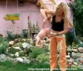 Baby-yoga scandalizeaza Internetul Baby-yoga scandalizeaza Internetul