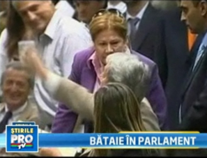 Opozitia loveste in gura puterea! Si-a batut colegul in parlament
