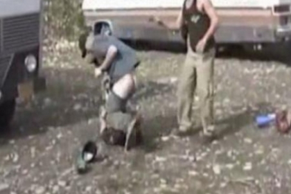 Daca esti beat, nu sari la bataie! Risti sa ramai in fundul gol