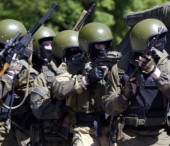 Bataie temeinica intre suporteri si politisti in Piata Manej din Moscova Bataie temeinica intre suporteri si politisti in Piata Manej din Moscova