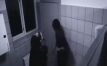 VIDEO FABULOS! Luat in pumni de o fata pentru ca i-a refuzat o partida de sex!