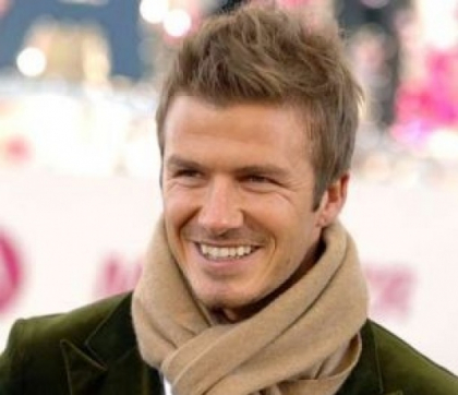 David Beckham la nevoie se cunoaste! A ajutat un sofer sa-si impinga masina ramasa in pana intr-o intersectie! David Beckham la nevoie se cunoaste! A ajutat un sofer sa-si impinga masina ramasa in pana intr-o intersectie!