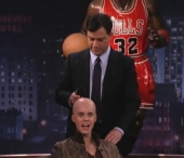 Justin Bieber tuns la chelie in emisiunea lui Jimmy Kimmel! Justin Bieber tuns la chelie in emisiunea lui Jimmy Kimmel!