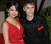 E oficial: Justin Bieber si Selena Gomez sunt un cuplu