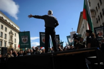 Doua mii de nationalisti au manifestat la Sofia impotriva tiganilor: "Bulgaria, trezeste-te!" Doua mii de nationalisti au manifestat la Sofia impotriva tiganilor: "Bulgaria, trezeste-te!"