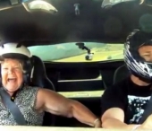 Bunica "tipatoare", copilot de raliu. Asa ceva n-ati mai vazut. VIDEO