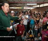 Surpriza. Hugo Chavez se muta intr-un cort, ca sinistratii de la inundatii Surpriza. Hugo Chavez se muta intr-un cort, ca sinistratii de la inundatii