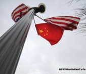 Intalnire istorica la Washington. Drapelul comunist langa cel american