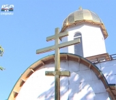 Misiune mai putin obisnuita pentru pompieri. Au ridicat o cruce cu macaraua. VIDEO Misiune mai putin obisnuita pentru pompieri. Au ridicat o cruce cu macaraua. VIDEO