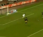 El este cel mai egoist fotbalist din lume! Vezi ce a facut! El este cel mai egoist fotbalist din lume! Vezi ce a facut!