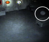 Ingroziti sa traiasca in propria casa, dupa ce au filmat o fantoma Ingroziti sa traiasca in propria casa, dupa ce au filmat o fantoma