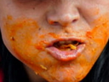 FOTO. E campioana mondiala la mancat junk-food, dar uimeste cand se urca pe cantar FOTO. E campioana mondiala la mancat junk-food, dar uimeste cand se urca pe cantar