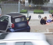 Trucaj? Google Street View a surprins o femeie in timp de nastea pe strada