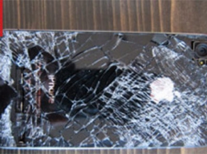 Rezultat surprinzator. Ce s-a ales de un iPhone 4 care a cazut de la 4.000 de metri