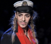 John Galliano, directorul de creatie al Dior, acuzat de antisemitism, a fost suspendat din functie John Galliano, directorul de creatie al Dior, acuzat de antisemitism, a fost suspendat din functie
