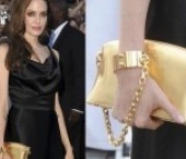 FOTO. Angelina Jolie prea slaba si cu catusa la mana la festivalul de film de la Toronto FOTO. Angelina Jolie prea slaba si cu catusa la mana la festivalul de film de la Toronto