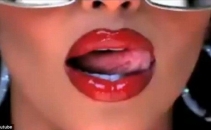 Videoclipul sexy tinut ascuns de Kim Kardashian a aparut pe net! VIDEO